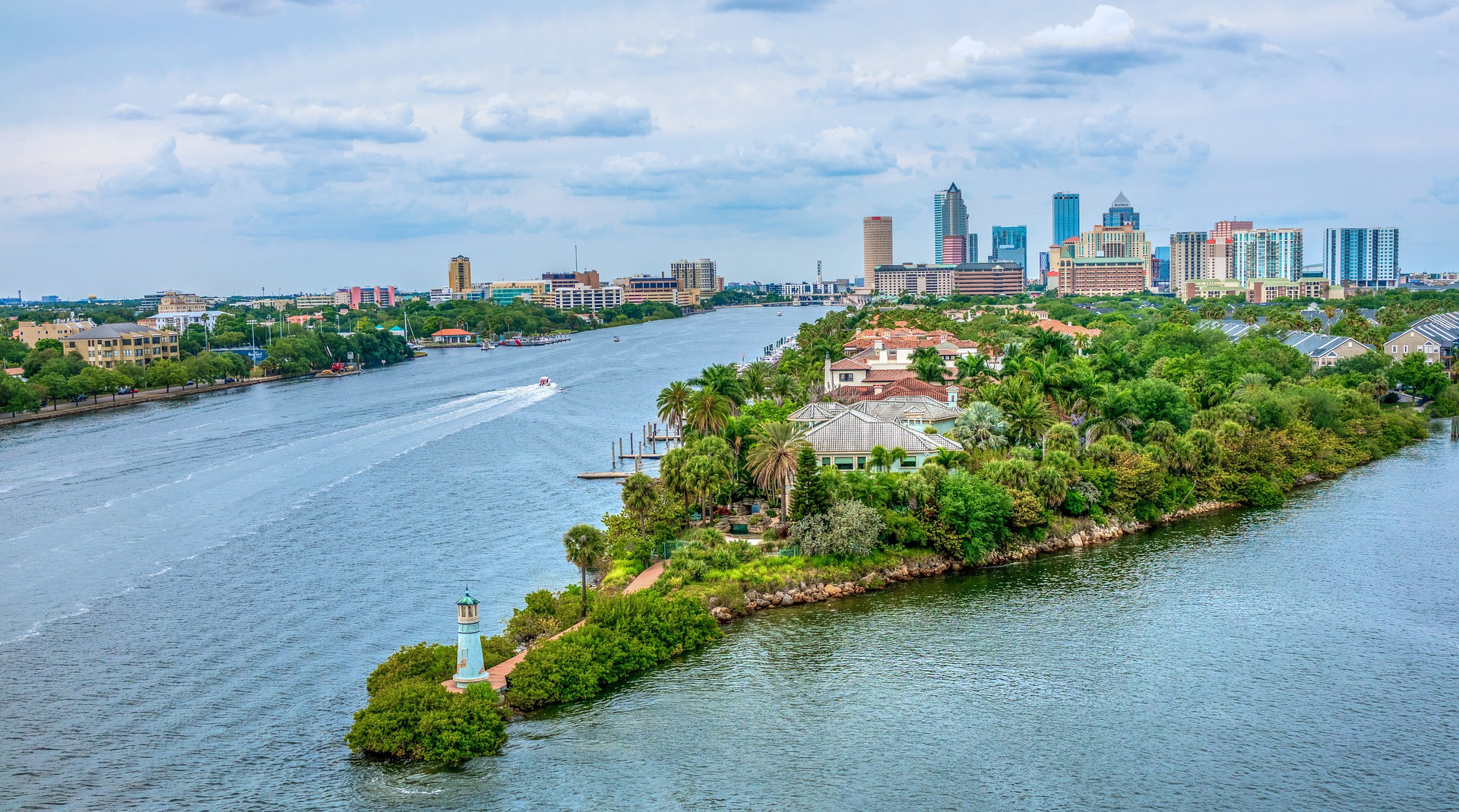 People everywhere are investing in real estate in Tampa. Here are the best neighborhoods to look at for investors. (Credit:&nbsp;Pixabay)